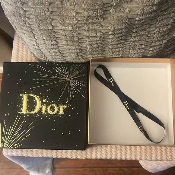 Dior gift box and ribbon - Picture 6 of 6